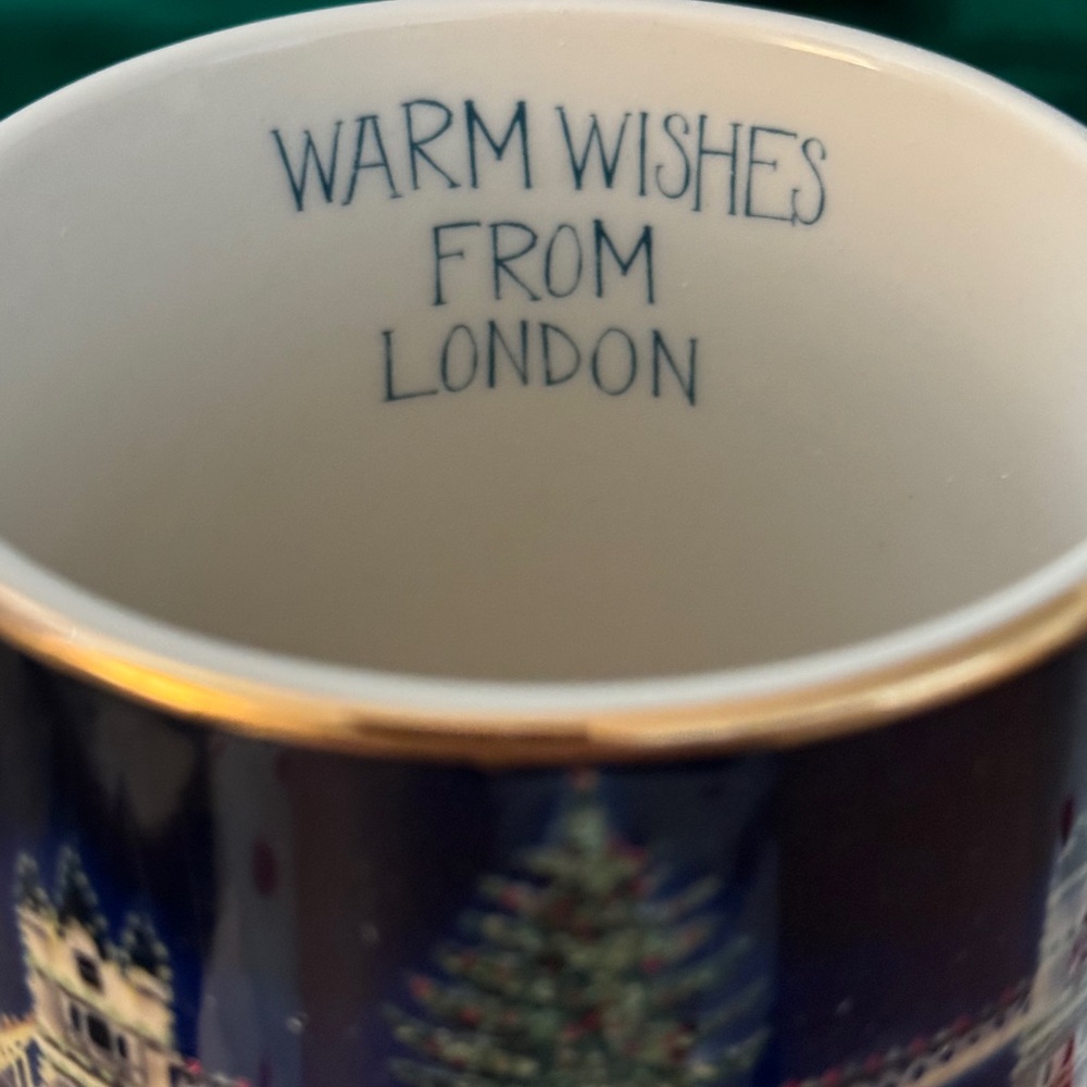 2023 Holiday in the city mug London Anthro - Picture 7 of 8